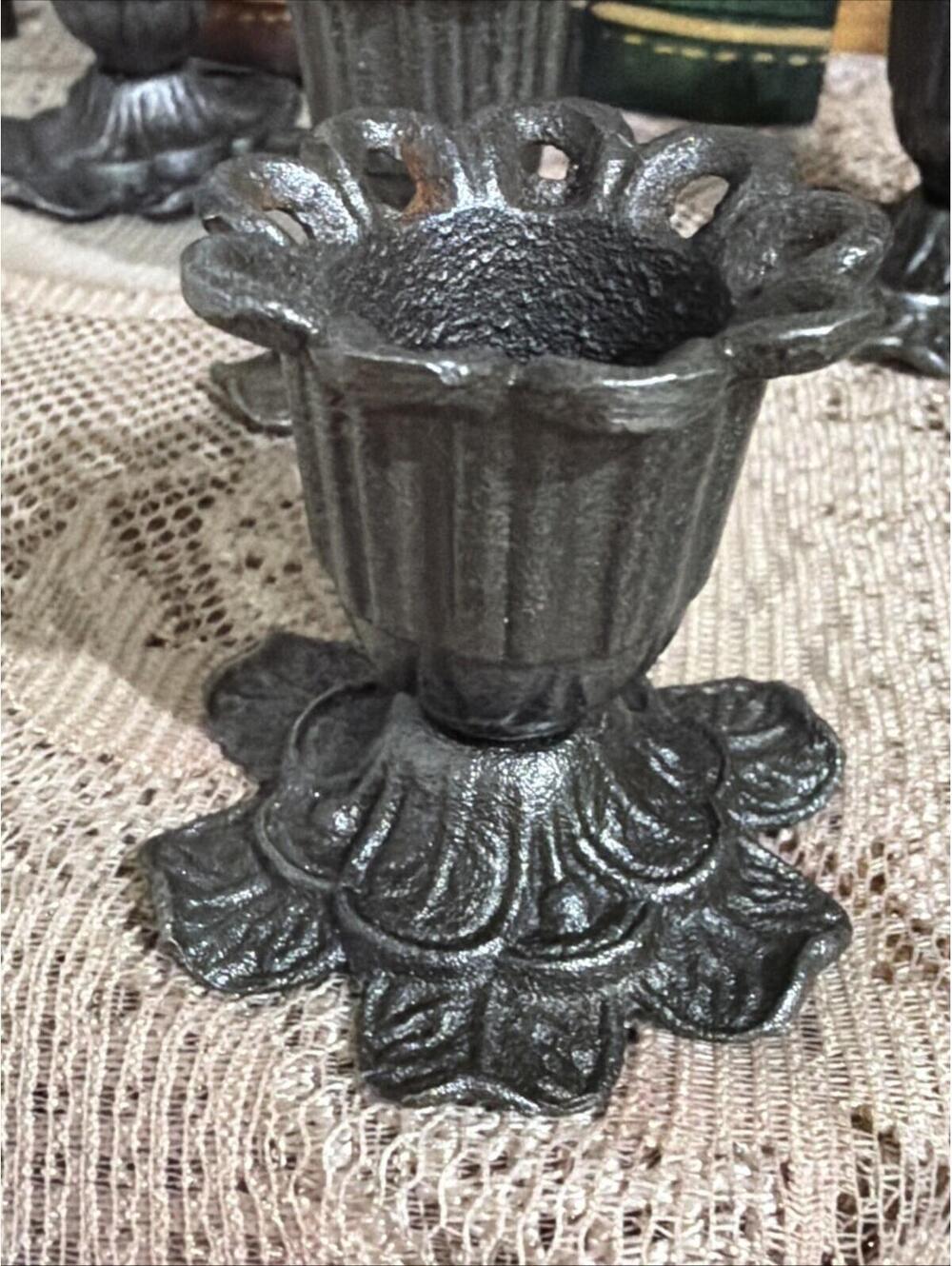 Vintage Cast-Iron Candle Holders Flower Floral Set 4 Gothic Fairy Cottage Ornate - Picture 4 of 11
